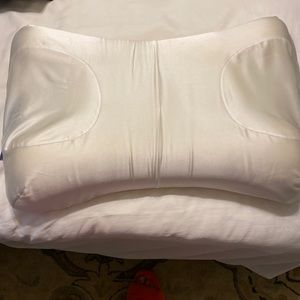 Pillow that prevents face wrinkles while sleeping